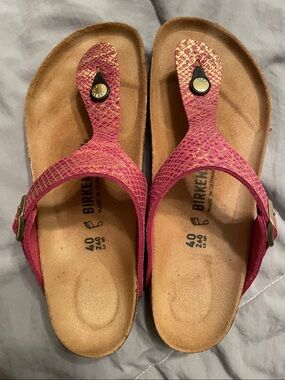 Birkenstock Pink &Gold Textured Gizeh Sandals
